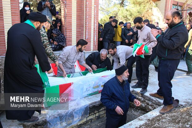 تشییع پیکر سه تن از شهدای حملات آمریکایی و صهیونی در شیروان