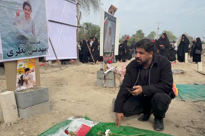 مداحی کربلایی مجتبی رمضانی بر سر مزار شهدای دانش آموزان مینابی