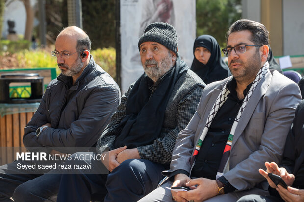 تجمع هنرمندان در وداع با رهبر شهید انقلاب