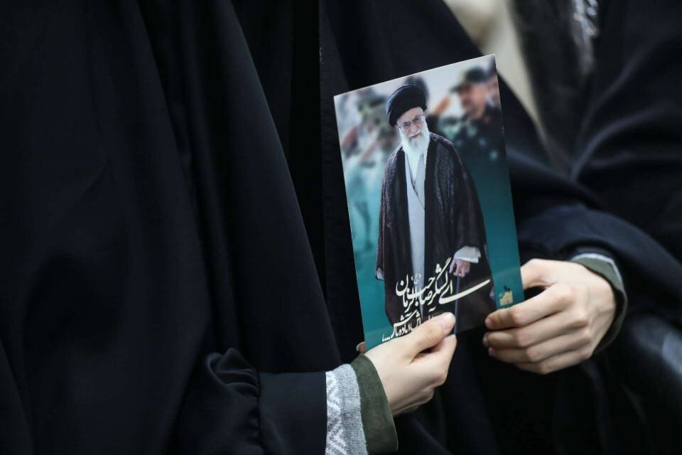محفل شعر امین در منزل پدری شهید آیت الله خامنه ای(ره) در مشهد برگزارشد محفل شعر امین در منزل پدری شهید آیت الله خامنه ای(ره) در مشهد برگزارشد