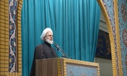 امام جمعه کرمانشاه: ملت ایران در برابر دشمن عقب‌نشینی نمی‌کند