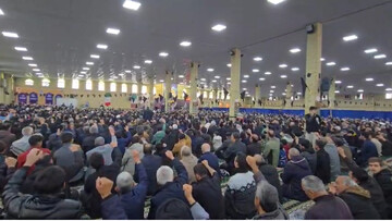 نمازگزاران خوی فریاد انتقام خواهی علیه صهیونیم و آمریکا سر دادند