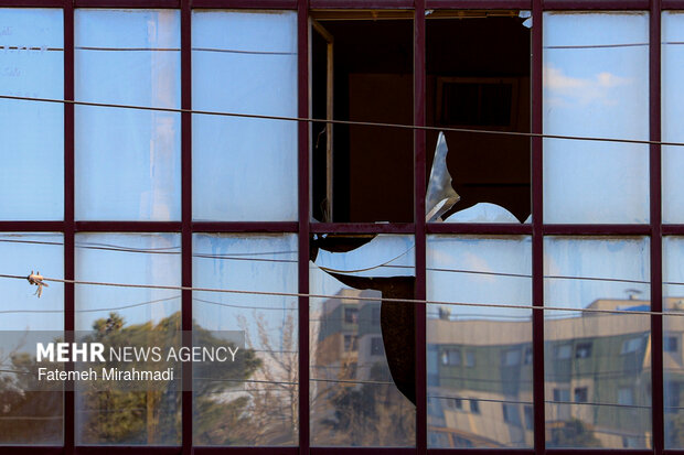 آثار تجاوز هوایی به شهرداری منطقه ۱۸ تهران