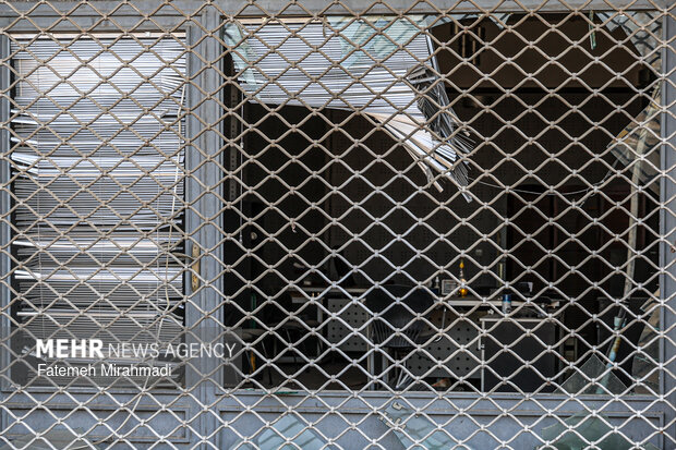 آثار تجاوز هوایی به شهرداری منطقه ۱۸ تهران