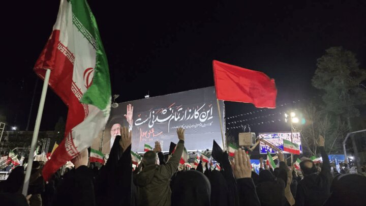 رونمایی از دیوارنگاره جدید میدان امام حسین(ع) شیراز