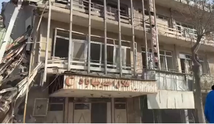 تصاویری از تخریب ساختمان هلال احمر مهاباد در پی حمله هوایی