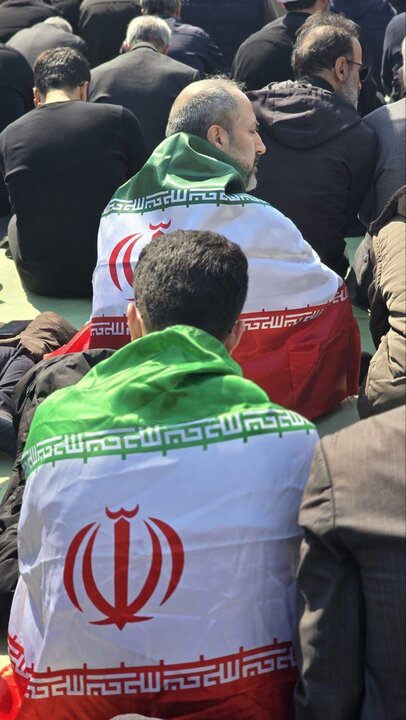 حضور انبوه جمعیت روزه‌دار تهران در مصلای امام خمینی