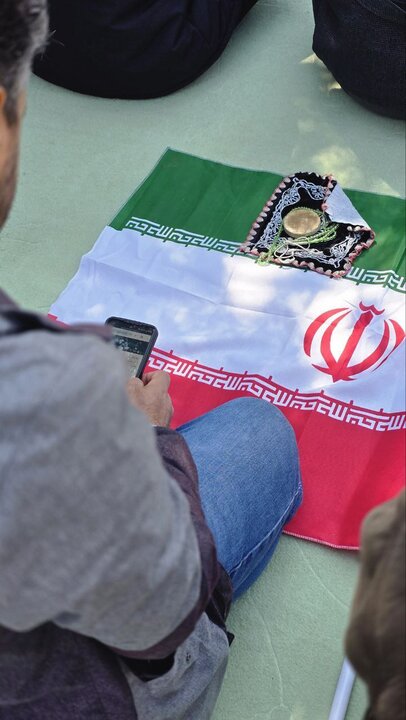 حضور انبوه جمعیت روزه‌دار تهران در مصلای امام خمینی