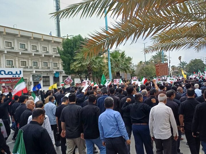 آغاز راهپیمایی مردم بندرعباس بعد از اقامه نماز جمعه