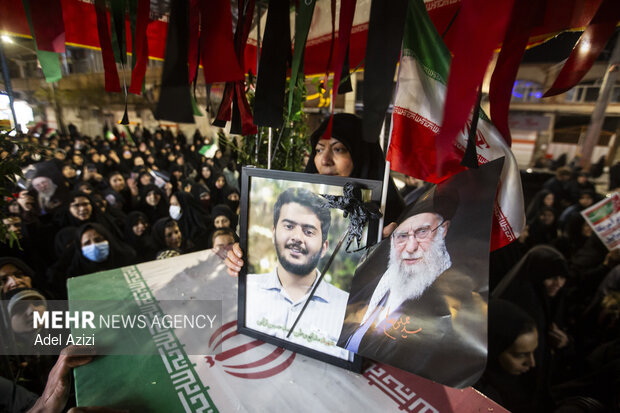 وداع با سه شهید اقتدار همزمان با سوگ رهبر شهید امت در اراک