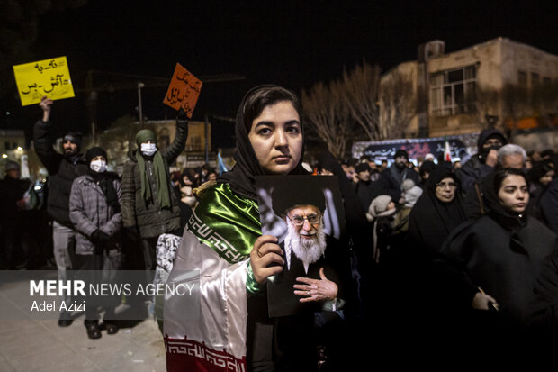 وداع با سه شهید اقتدار همزمان با سوگ رهبر شهید امت در اراک