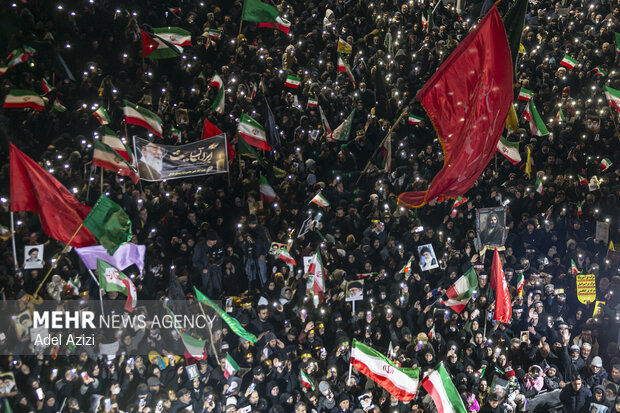 وداع با سه شهید اقتدار همزمان با سوگ رهبر شهید امت در اراک