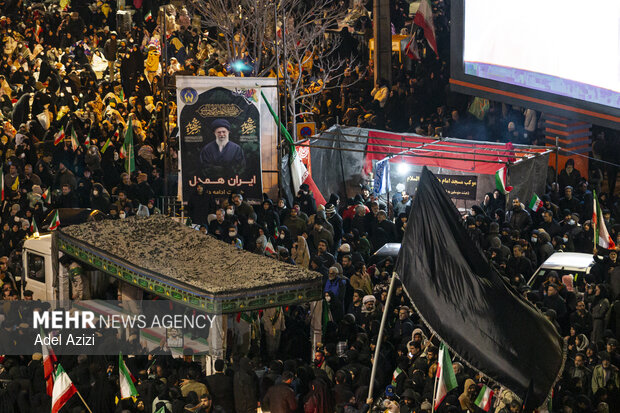 وداع با سه شهید اقتدار همزمان با سوگ رهبر شهید امت در اراک