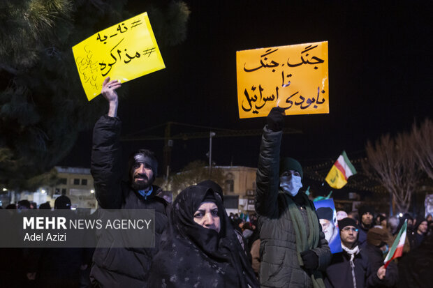 وداع با سه شهید اقتدار همزمان با سوگ رهبر شهید امت در اراک