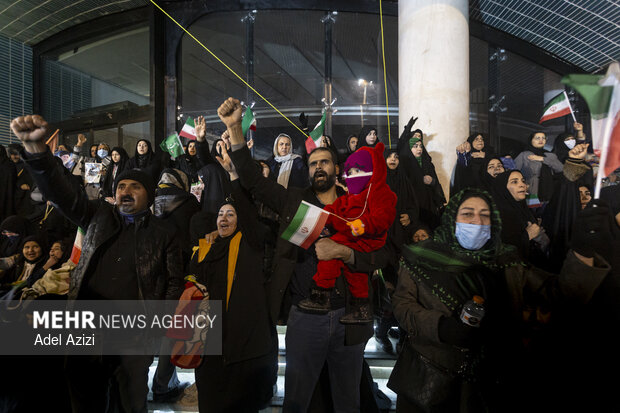 وداع با سه شهید اقتدار همزمان با سوگ رهبر شهید امت در اراک