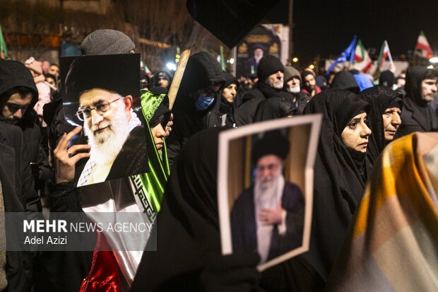 وداع با سه شهید اقتدار همزمان با سوگ رهبر شهید امت در اراک