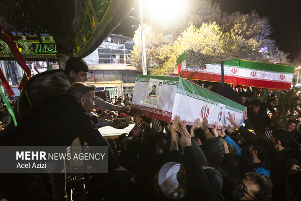 وداع با سه شهید اقتدار همزمان با سوگ رهبر شهید امت در اراک