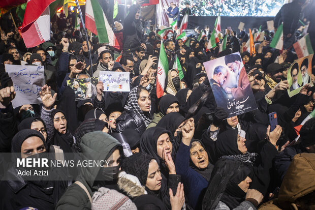 وداع با سه شهید اقتدار همزمان با سوگ رهبر شهید امت در اراک