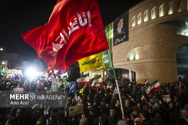 وداع با سه شهید اقتدار همزمان با سوگ رهبر شهید امت در اراک
