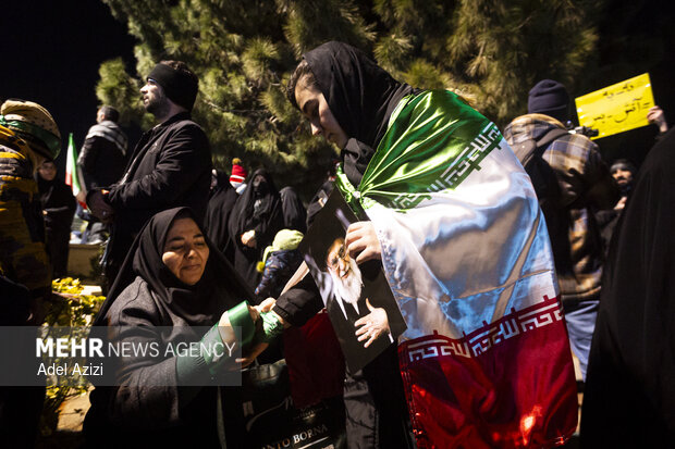 وداع با سه شهید اقتدار همزمان با سوگ رهبر شهید امت در اراک