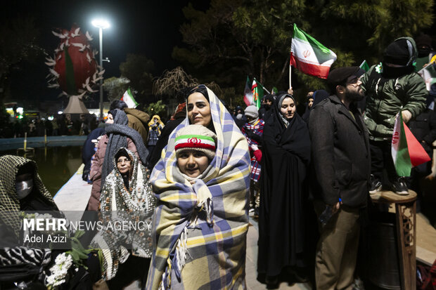 وداع با سه شهید اقتدار همزمان با سوگ رهبر شهید امت در اراک