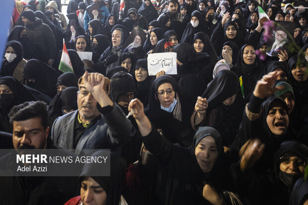 وداع با سه شهید اقتدار همزمان با سوگ رهبر شهید امت در اراک