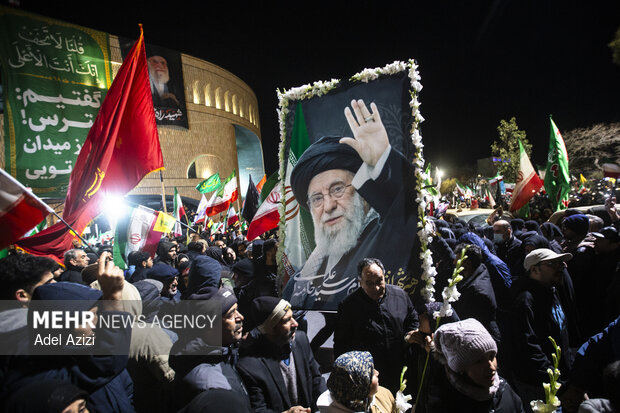 وداع با سه شهید اقتدار همزمان با سوگ رهبر شهید امت در اراک