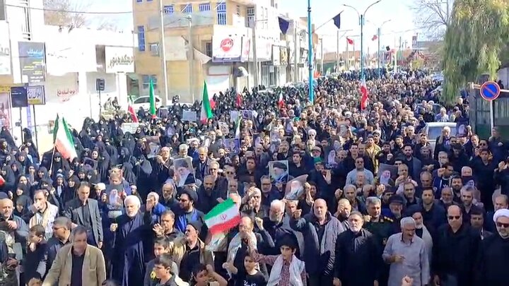 راهپیمایی و خروش مردم دارالولایه مهریز در سوگ رهبر شهید انقلاب