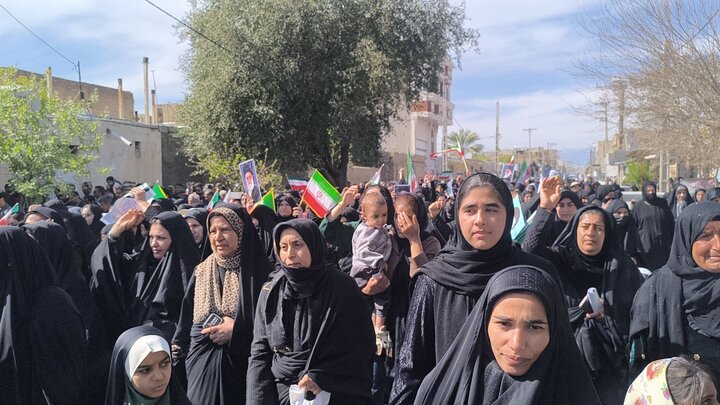 تشییع شهید رضا آذری نسب از شهدای جنگ رمضان در دهدشت