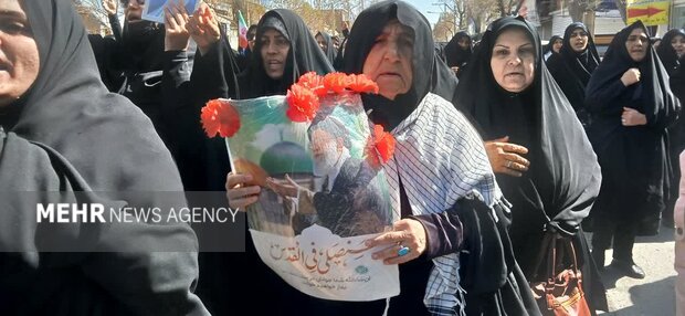 جمعه‌ای که تاریخ را در آغوش کشید؛ خروش لرستانی‌ها در سوگ رهبر شهید