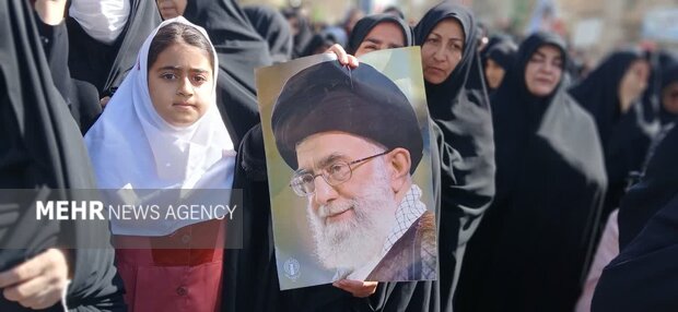 جمعه‌ای که تاریخ را در آغوش کشید؛ خروش لرستانی‌ها در سوگ رهبر شهید