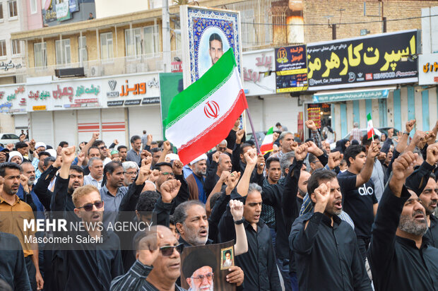 خروش ضد آمریکایی -صهیونیستی مردم بندرعباس بعد از اقامه نماز جمعه