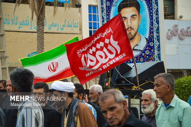 خروش ضد آمریکایی -صهیونیستی مردم بندرعباس بعد از اقامه نماز جمعه