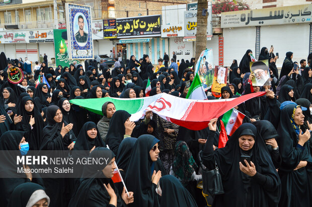 خروش ضد آمریکایی -صهیونیستی مردم بندرعباس بعد از اقامه نماز جمعه