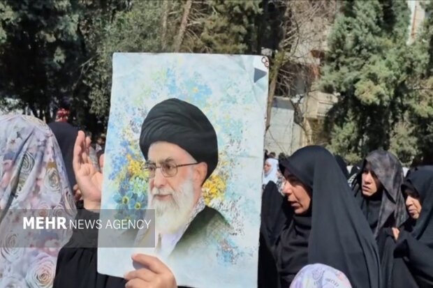 تصاویر هوایی نماز وحدت و راهپیمایی اقتدار ورامین از لنز مهر