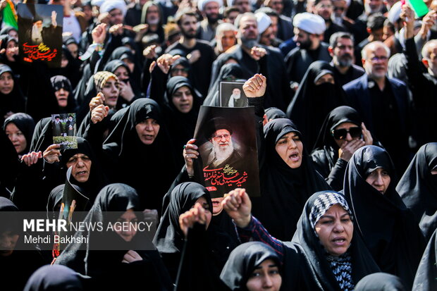 تجدید پیمان مردم قم با رهبر شهید