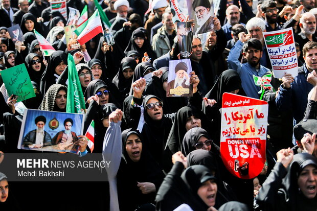 تجدید پیمان مردم قم با رهبر شهید