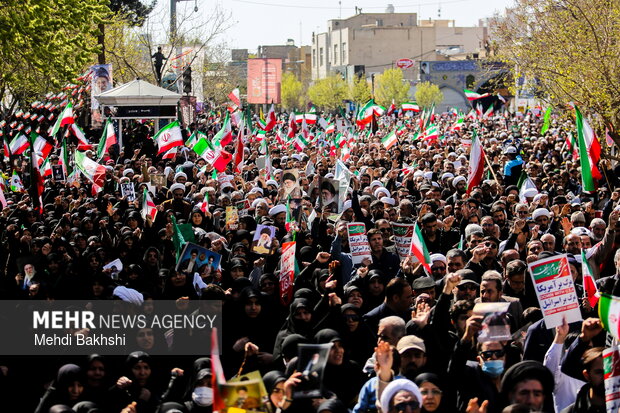 تجدید پیمان مردم قم با رهبر شهید