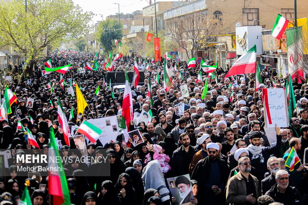 تجدید پیمان مردم قم با رهبر شهید