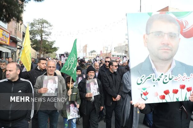 حماسه حضور مردم سمنان در تشییع دو شهید مدافع وطن؛ پیکرها بدرقه شد