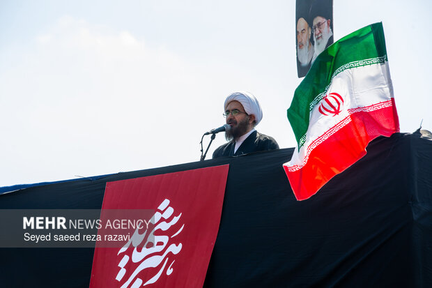 راهپیمایی سراسری نمازگزاران مردم تهران پس از اقامه نماز جمعه