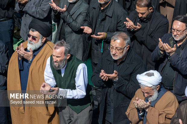 راهپیمایی سراسری نمازگزاران مردم تهران پس از اقامه نماز جمعه