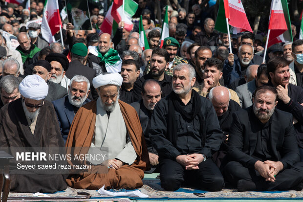 راهپیمایی سراسری نمازگزاران مردم تهران پس از اقامه نماز جمعه