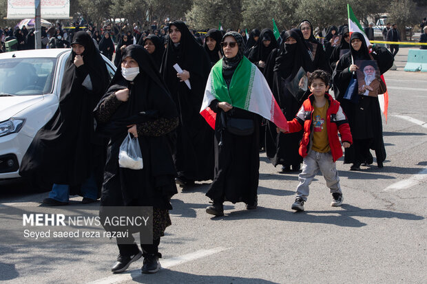 راهپیمایی سراسری نمازگزاران مردم تهران پس از اقامه نماز جمعه