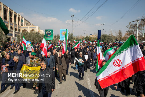 راهپیمایی سراسری نمازگزاران مردم تهران پس از اقامه نماز جمعه