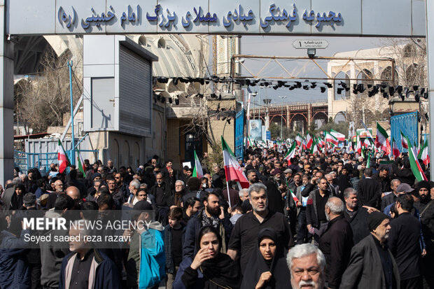 راهپیمایی سراسری نمازگزاران مردم تهران پس از اقامه نماز جمعه