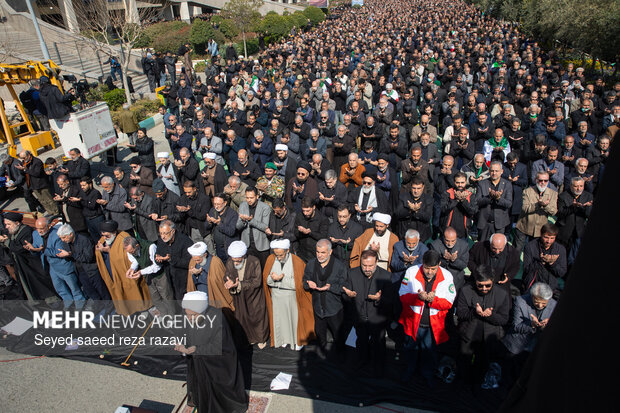 راهپیمایی سراسری نمازگزاران مردم تهران پس از اقامه نماز جمعه