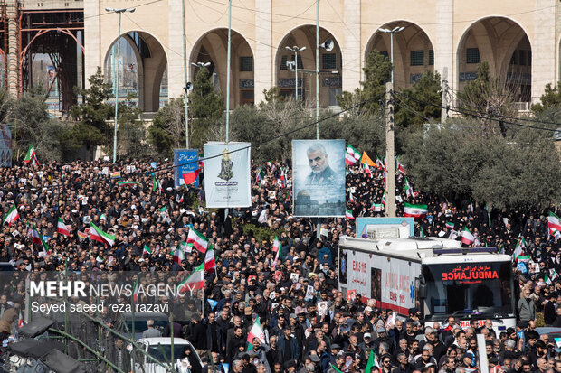 راهپیمایی سراسری نمازگزاران مردم تهران پس از اقامه نماز جمعه