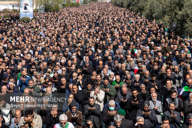 راهپیمایی سراسری نمازگزاران مردم تهران پس از اقامه نماز جمعه