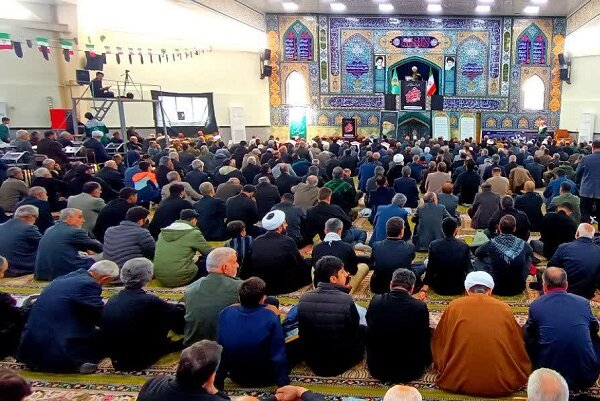شعار «مرگ بر آمریکا و اسرائیل» در میان نمازگزاران فومن